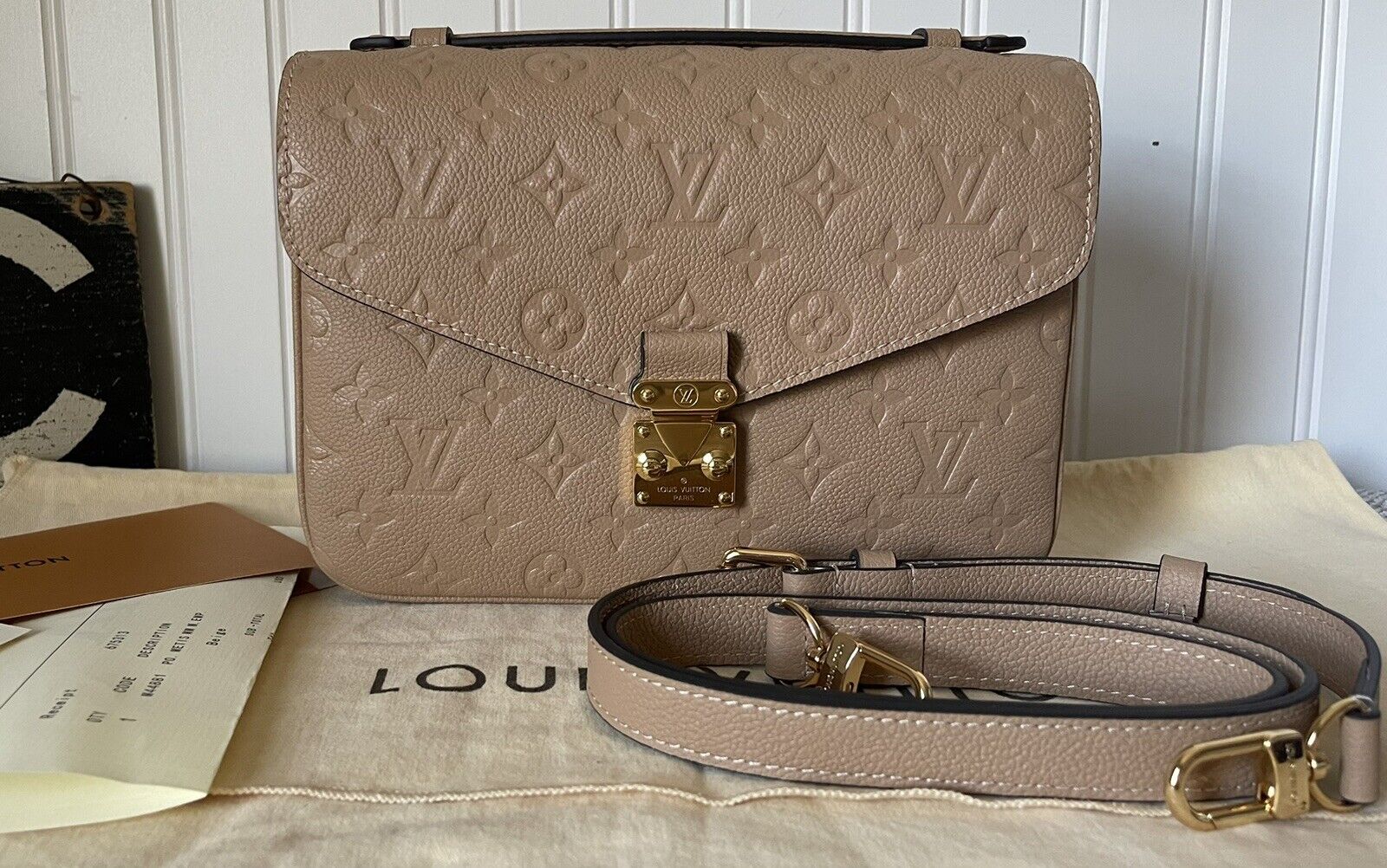Louis Vuitton Monogram Empreinte Pochette Metis MM Beige Crossbody Shoulder  Bag - Body Logic