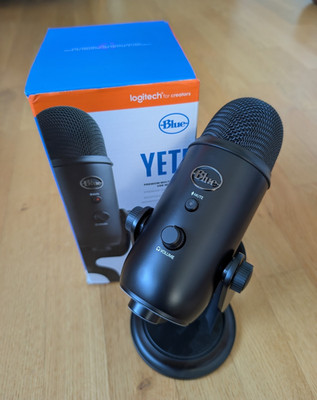 Blue Yeti USB Mikrofon Schwarz freistehend
