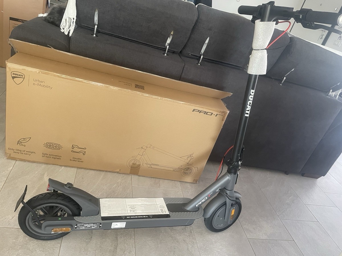 Ducati PRO-1 Evo 350W Monopattino Elettrico con Frecce Direzionali