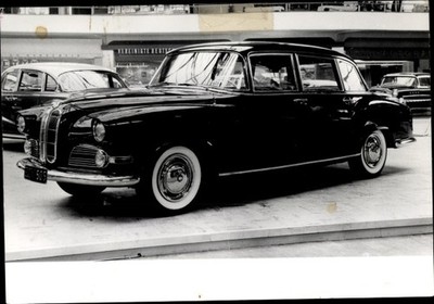 Photo BMW 505, automobile, at a motor show - 11571041