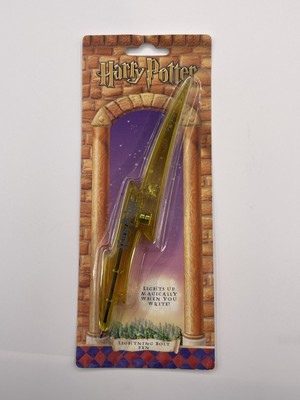 New 2001 Warner Bros Harry Potter Lightning Bolt Pen (LIGHTS UP WHEN YOU WRITE)
