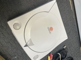 SEGA Dreamcast 4 Console Lot Controllers Cables 7 Games MvC 2 Tech Romancer