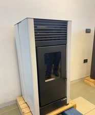 stufa a pellet nuova  12 KW   mai utilizzata perfetto Regalo di Natale