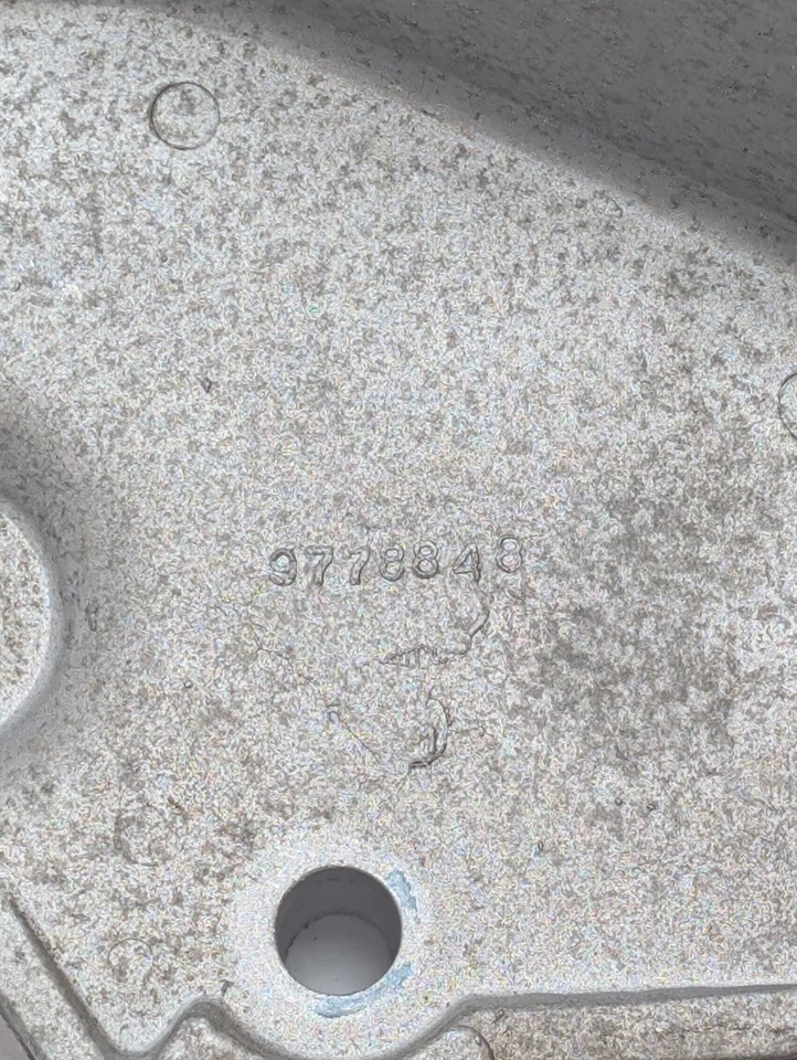 Оригинальный нижний кронштейн гидроусилителя руля 1965–66 Pontiac GTO Grand Prix LeMans 9778848 - Изображение 2 из 4