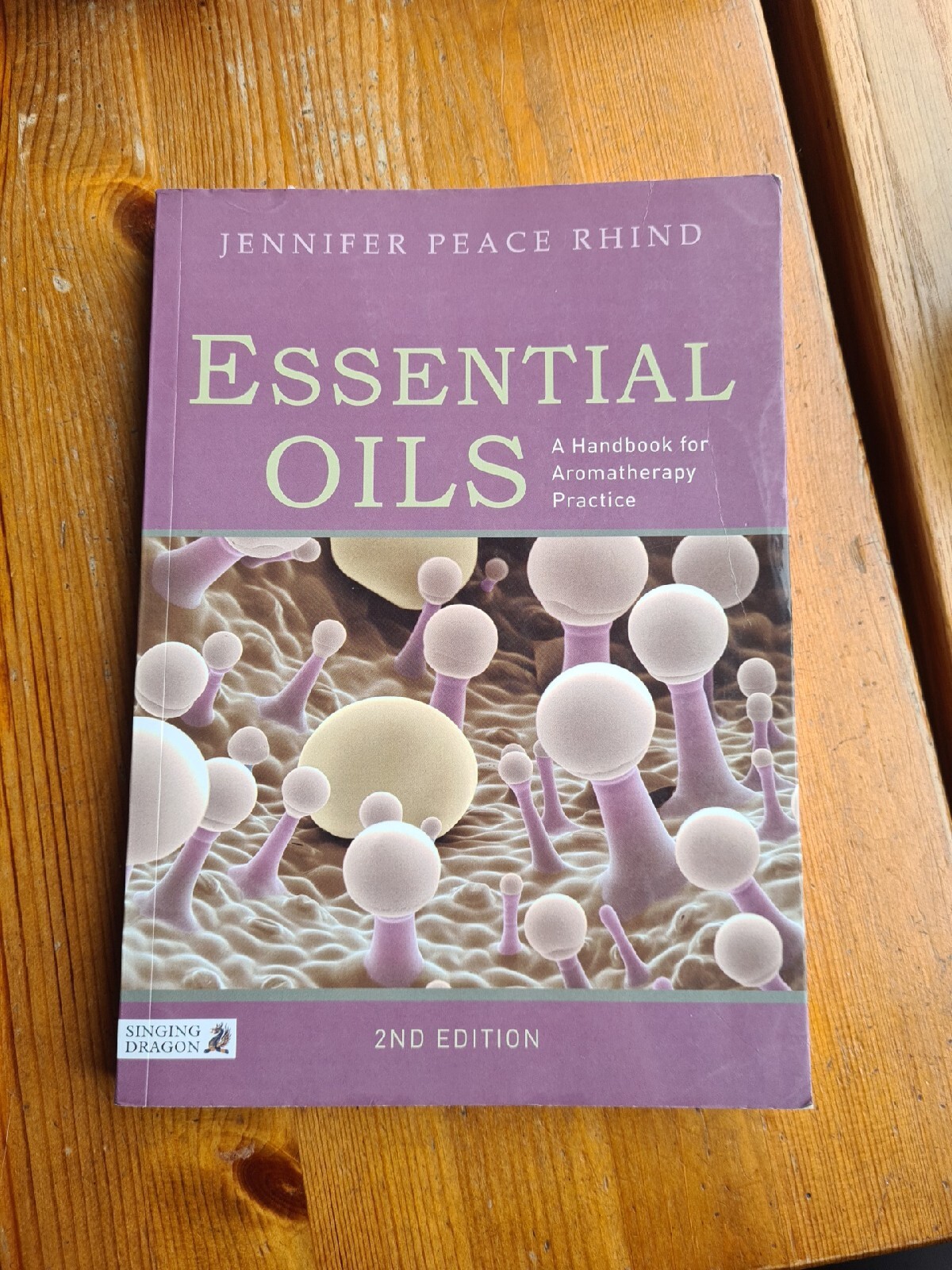 Essential oils, A handbook for aromatherapy practice-image