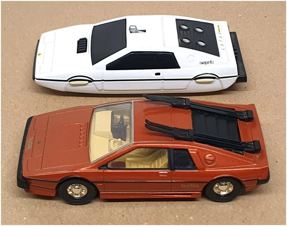 Corgi 1/36 Scale CC93985 - Roger Moore Era Set Lotus Underwater & Ski Bond 007 - Image 4 of 4