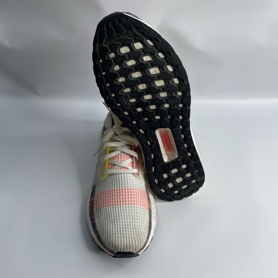 adidas gazelle silver green womens adidas ULTRABOOST 22 Running Shoes | Triple White main image 1