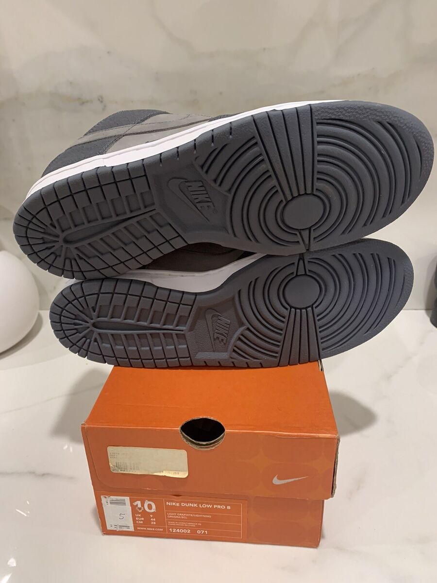 DS 2001 Nike Dunk Low Pro B Lightning 124002-071 SB Supreme DS 2001 Nike Dunk Low Pro B Lightning 124002-071 SB Supreme
