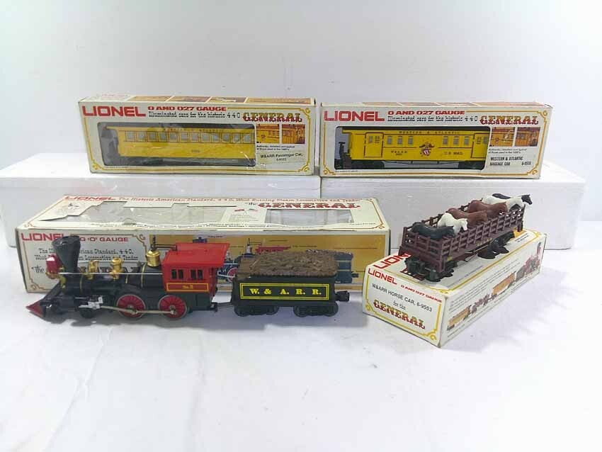 Lionel 6-8701 O Gauge General 4-4-0 Steam Locomotive and Tender