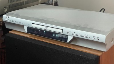 JVC DVD Super VCD VCD CD Player XV-S302 Silber mit  FB Sammlung DVD Zustand gut