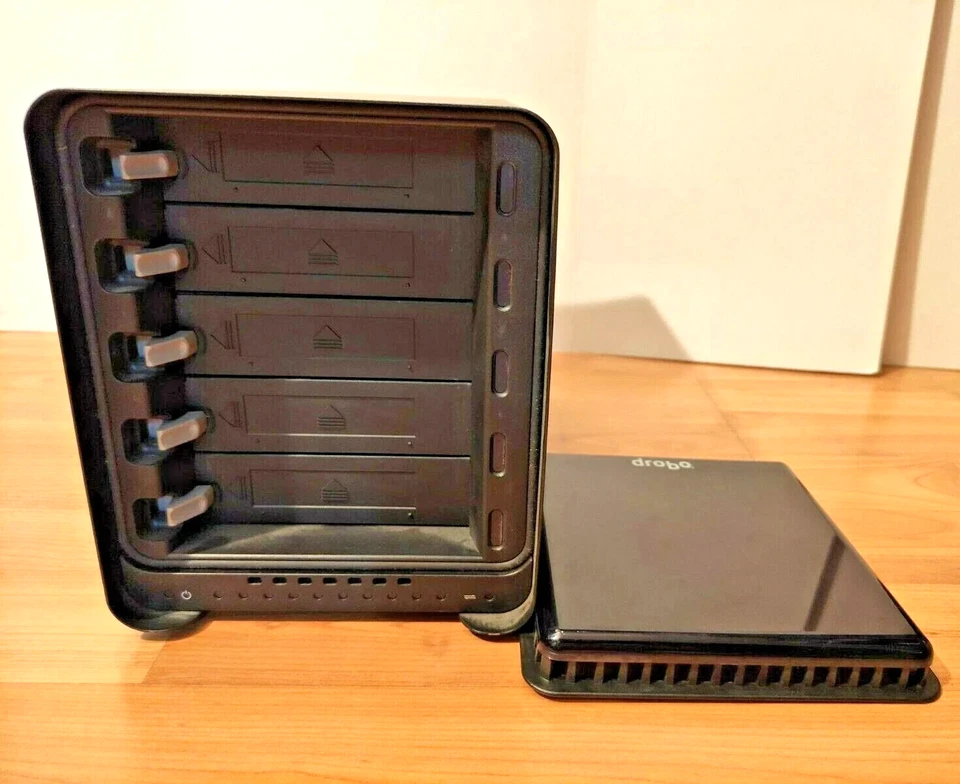 *100% UNTESTED* DROBO FS DRDS2-A DATA ROBOTICS STORAGE ARRAY NO HARD DRIVES HDD - Image 2 of 4