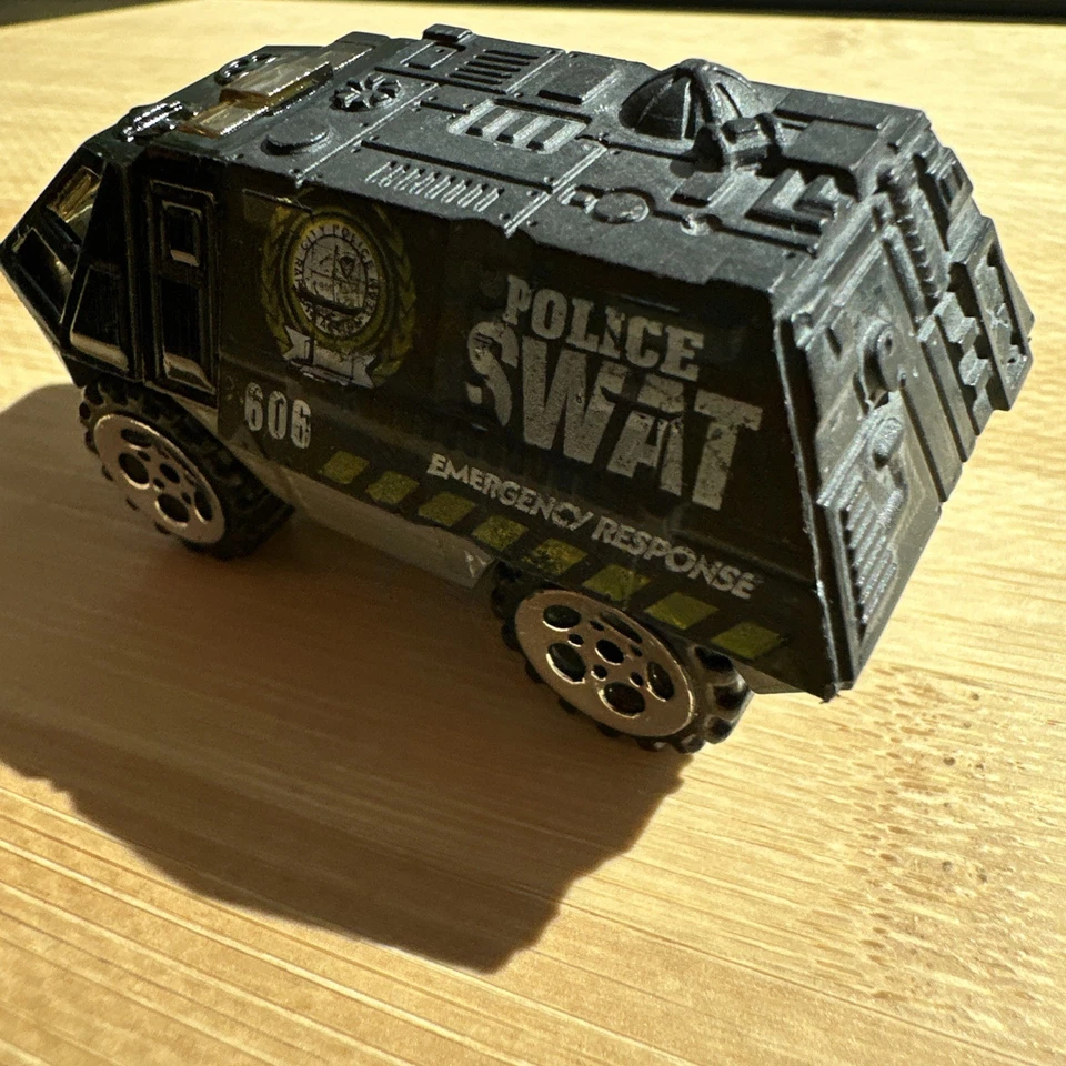 2009 SWAT EMERGENCY RESPONSE WELLY DIECAST CAR TOY Black Tank Like Toy - Image 2 of 4