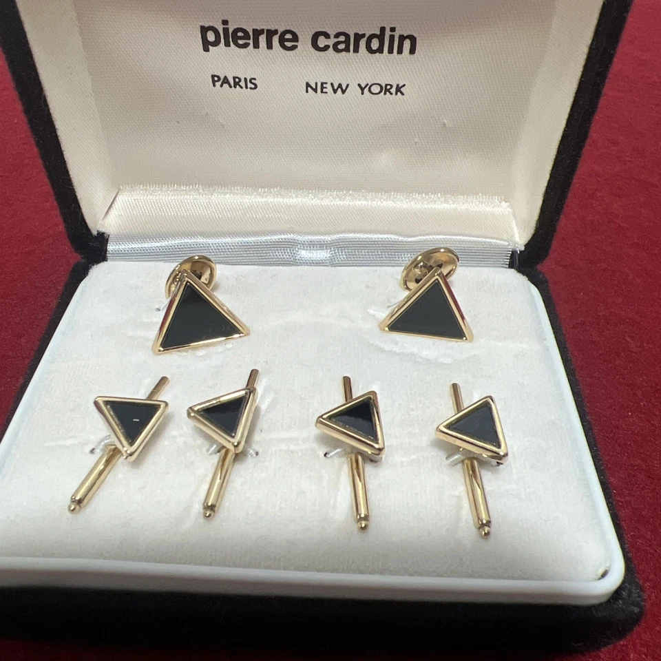 Запонки и запонки Pierre Cardin - детализация с зубчатым краем, золотистый цвет и оникс - Изображение 2 из 4