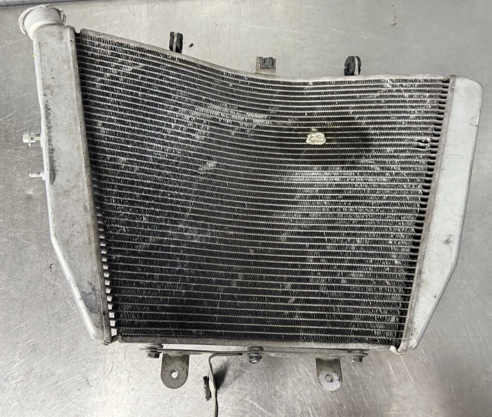 2005 2006 05 06 Suzuki GSXR 1000 radiador refrigeración motor ventilador refrigeración OEM reweld Foto 2 de 4