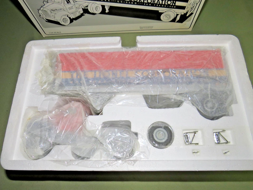 EASTWOOD PRIMERA MARCHA #19-0116 LIONEL MACK 1960 MODELO B-61 TRACTOR & TRALER 1/34 Foto 4 de 4