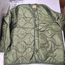 US military cold weather coat liner quilted men's Medium - free shipping NWT
