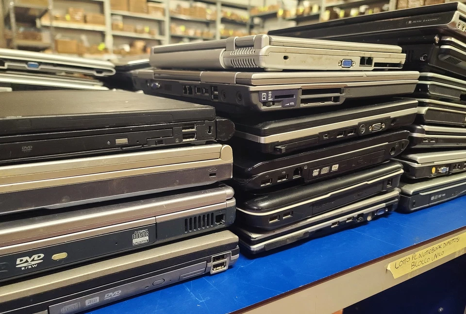 LOTTO 61 PC NOTEBOOK PORTATILI (DELL LENOVO HP..) 1//2/3/4 GB RAM - HDD SSD MIX - Immagine 4 di 4