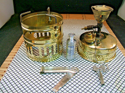 SVEA 123 SWEDEN MADE VINT. GASOLINE POWERED SINGLE BURNER BACKPACKING CAMP STOVE