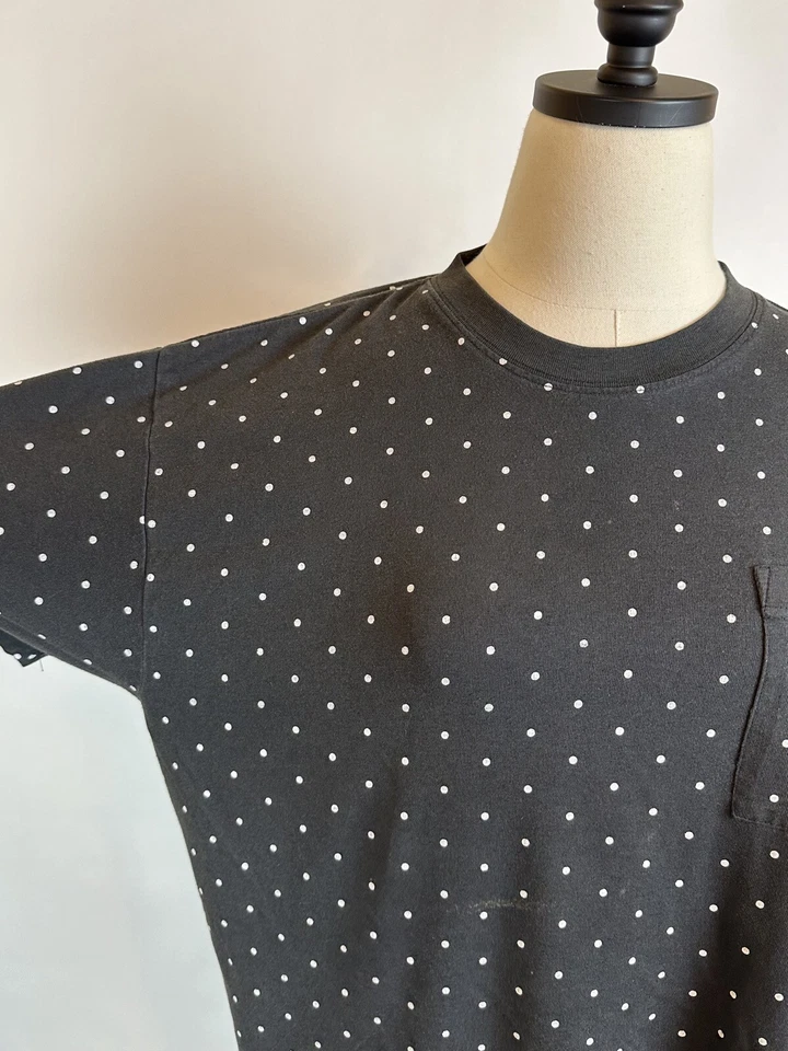 Винтажная футболка 90-х в горошек женская L выцветшая с черным карманом футболка минималистский гранж  - Изображение 4 из 4