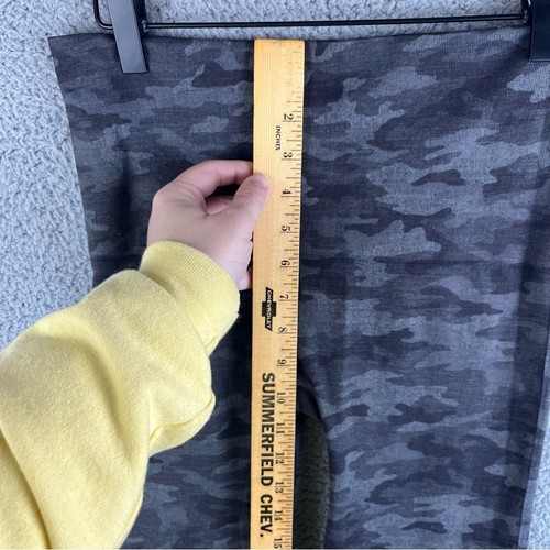 Spanx Look at Me Now Damen-Leggings nahtlos kurz geschnitten salbeifarben Camouflage Größe Large - Bild 3 von 12