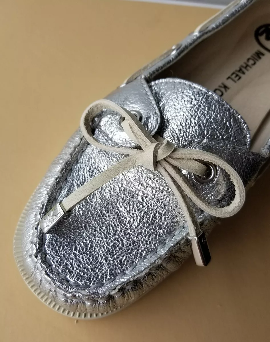 MICHAEL KORS BLAIR CLASSIC SILVER MK LOGO BOAT MOCASSINS US 5 I LOVE SHOES