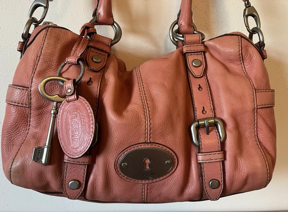 Vintage Fossil Maddox Pink Leather Shoulder Bag/Satchel with Key Charm And Tag - Image 3 of 4