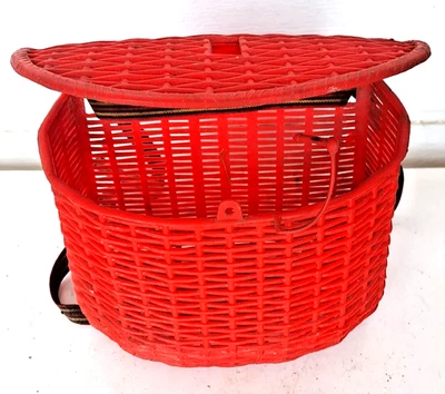 ANCIEN  PANIER DE PECHE EN PLASTIQUE ROUGE  HT 22CM   L 16CM  l 12cm - Photo 1/3