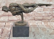 Statua firmata Cesaro atleta nudo moderno bronzo fusione calda belle arti