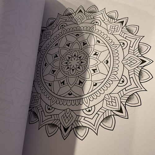 Mándala Art Adult Coloring Book - Picture 4 of 7
