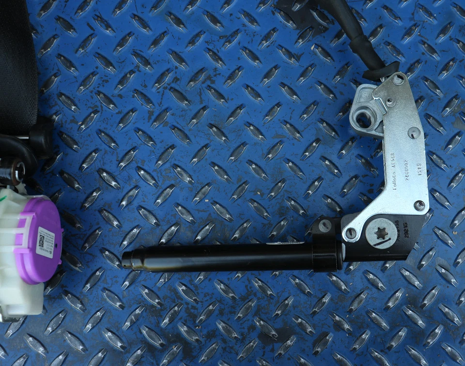 2015-2017年福特野马轿跑车前驱动侧座皮带FR3B-63612D65-A — 第 2/4 张图片