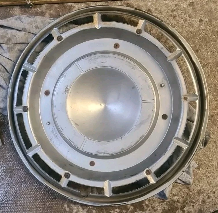 BUICK ELECTRA 225 LESABRE INVICTA SPECIAL COPRIMOZZO COPRIRUOTA ANNI 60 auto d'epoca - Immagine 3 di 4