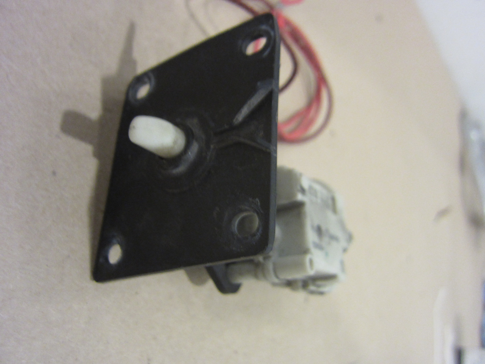 Ferrari California - Fuel Door Actuator - P/N 69769900