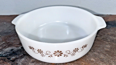 DYNAWARE PYROREY WHITE MILK GLASS BROWN FLOWER 8 1/2'' ROUND CASSEROLE DISH