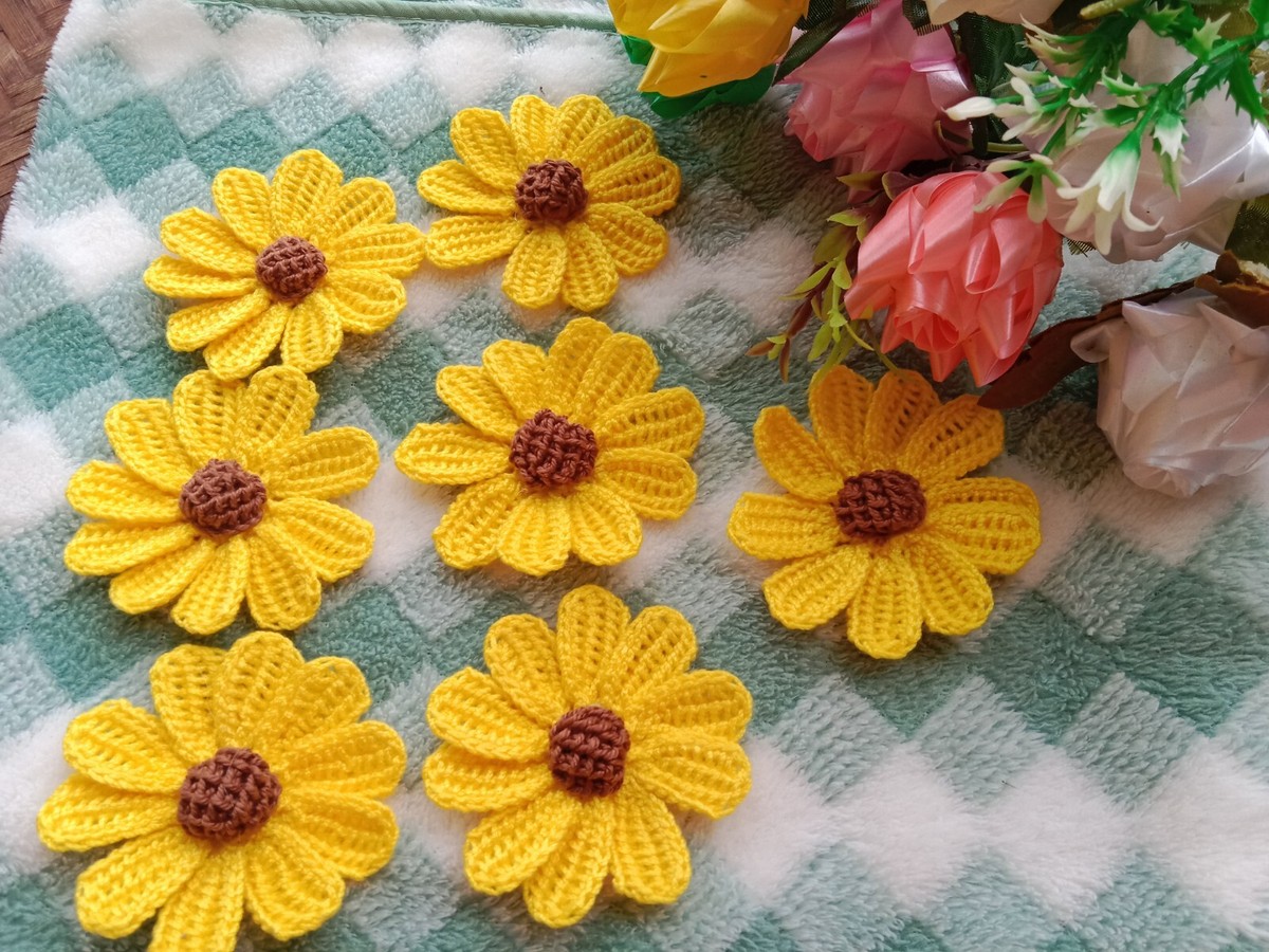30 Fleurs Au Crochet – Appliques Florales Faites Main – 45x45 Mm – Rouge Et Jaune