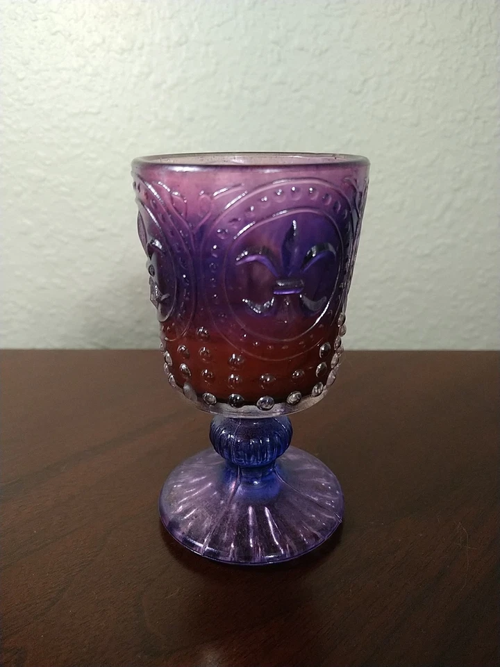 Candelabro de vidrio carnaval púrpura de 4,5" (¿o copa?) Fleur De Lis Foto 2 de 4
