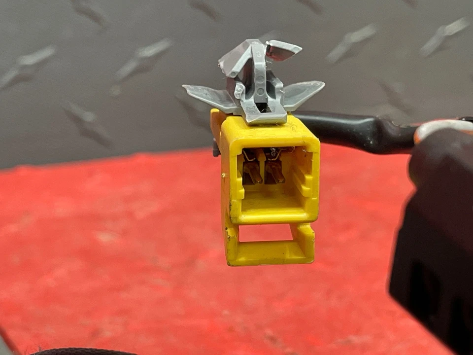 2011-14 Sierra Denali 2500 cabine dianteira de passageiros FIVELA E RETRATOR ÉBANO-197 - Imagem 4 de 4