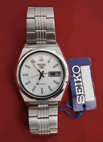 RARE NOS Vtg SEIKO 5 AUTOMATIC  WHITE DIAL Cal  7009-876A JAPAN 37mm MEN Water R