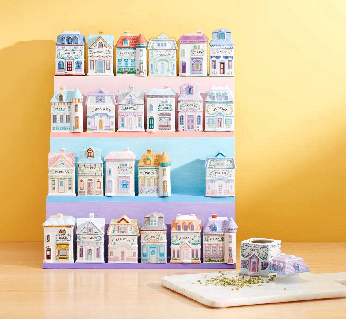 The Lenox Spice Village 24個セット 収納棚付 Lenox Spice Village 24-Piece Spice Jar Set – Lenox Corporation