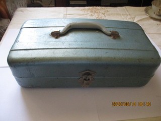 Cassetta degli attrezzi in metallo con chiusura verde circa 35x19x11 cm usata