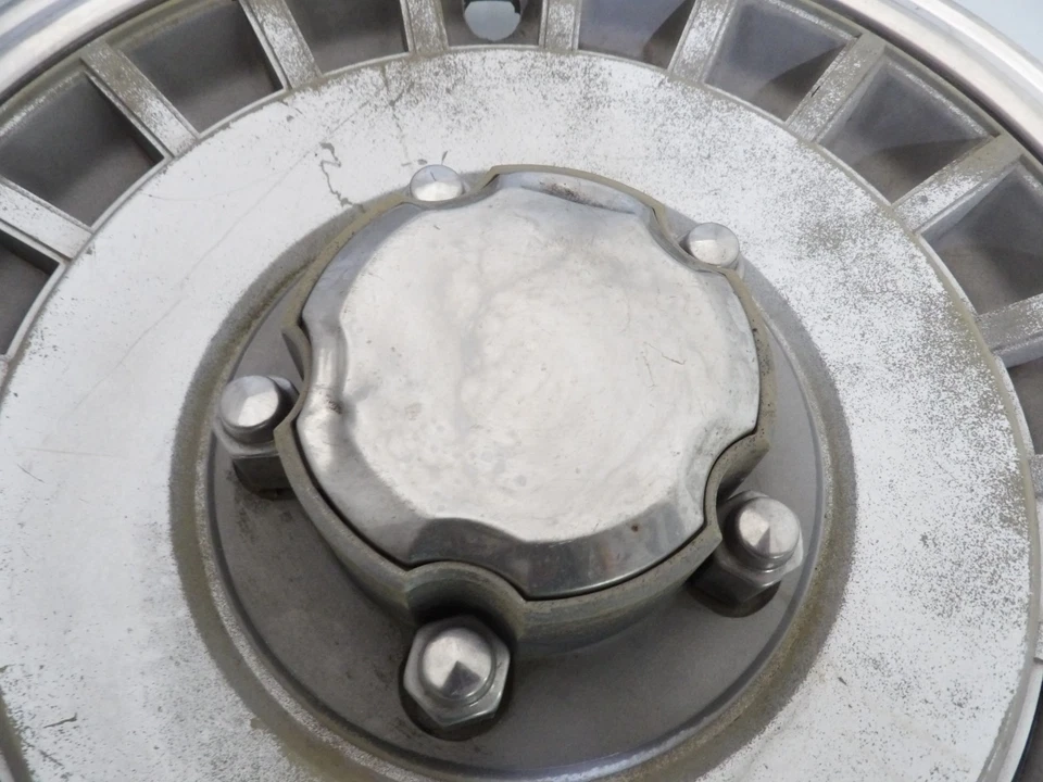 Tapacubos Ford F150 1979 1980 1981 1982 1983 1984 1985 1986 14987 1988-1996 Foto 3 de 4