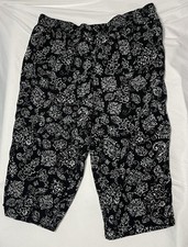 White Stag 2X Black/White Floral, Capri Pull On Comfort, Waist Pants