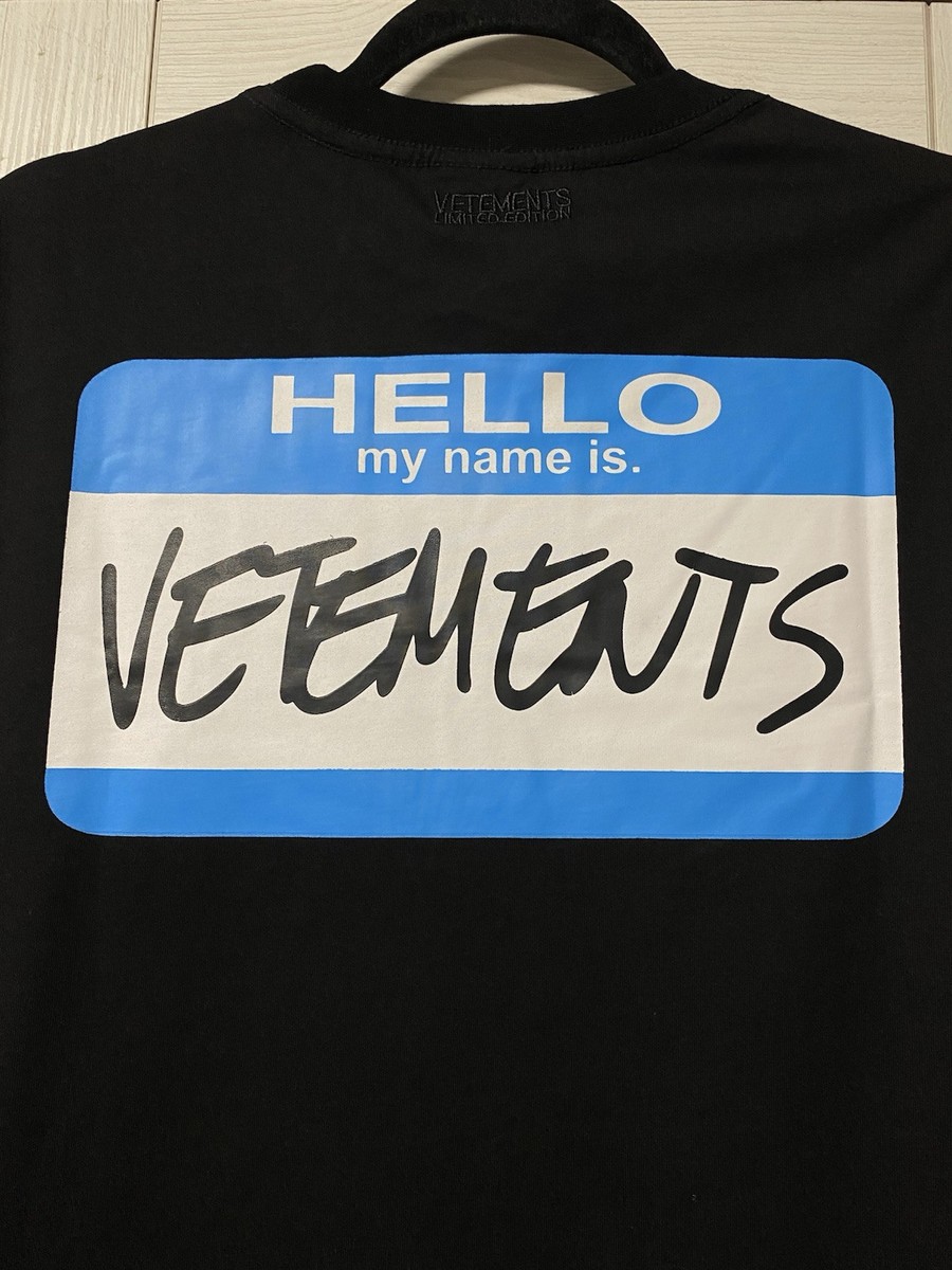 Vetements HELLO my name is シャツ VETEMENTS MENS T-SHIRT LOGO DESIGN 