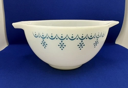 Vintage Pyrex Snowflake Garland Blue 441 Mixing Bowl  1 1/2 Pint