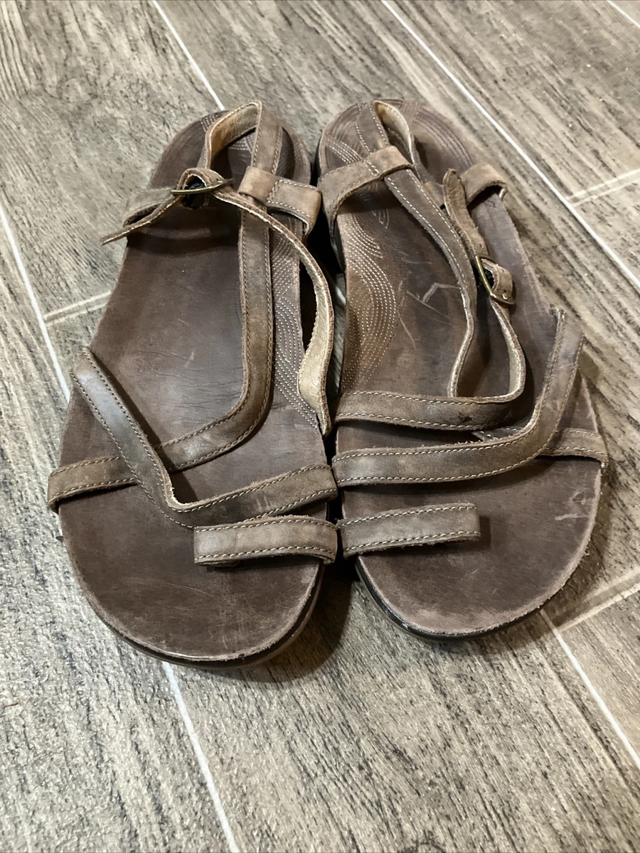 Chaco Dorra Brown Leather Toe Loop Strappy Sandals Women s Size 8