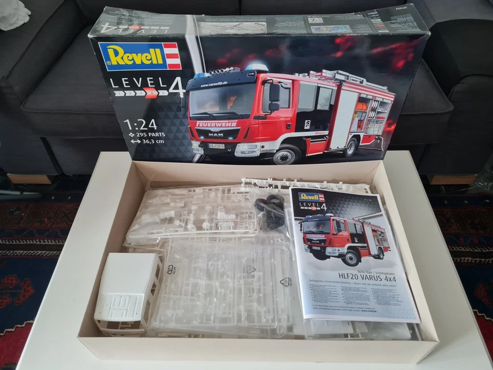 Revell 07452 MAN TGM Schlingmann HLF 20 Varus 4x4 Feuerwehr 1/24 - Immagine 2 di 3