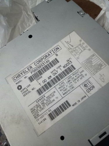 LETTORE CD AUTO CHRYSLER NON TESTATO - Foto 2 di 3