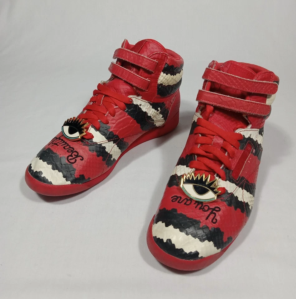 Zapatos Melody Ehsani Reebok High Tops Rojo y Negro Piel de Serpiente "Eres Hermosa" Foto 2 de 4