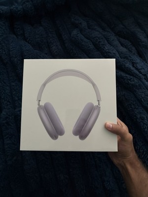 Apple AirPods Max Purple with case