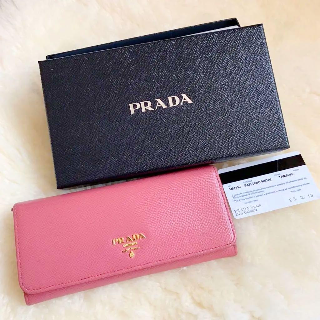 Prada Leather Wallet for Men and Women – Stylish & Luxurious