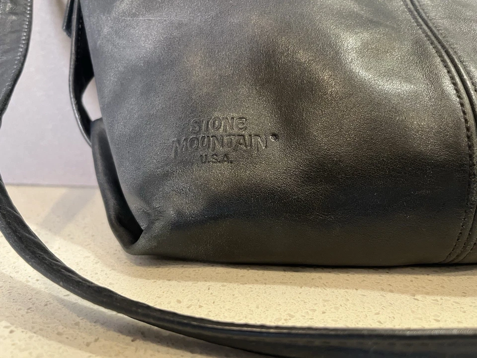 复古 Stone Mountain 钱包黑色/海军蓝皮革斜挎包 — 第 2/4 张图片